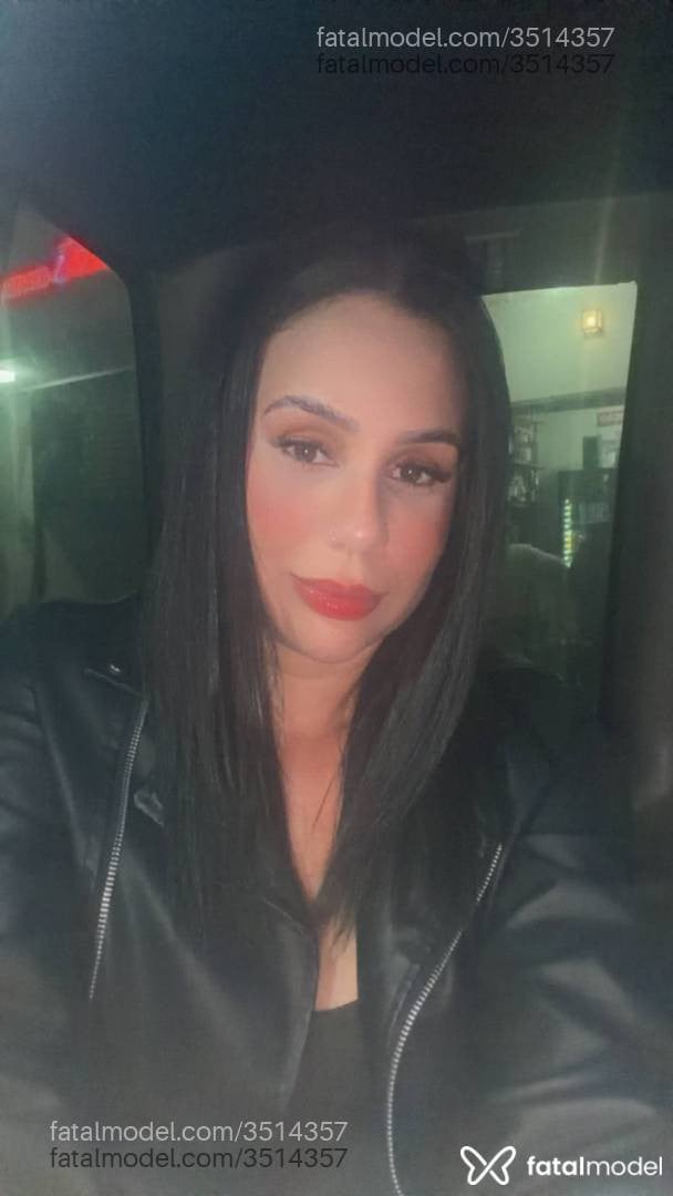 Acompanhante mulher com cabelo castanho de olhos castanhos - Lua Alves
