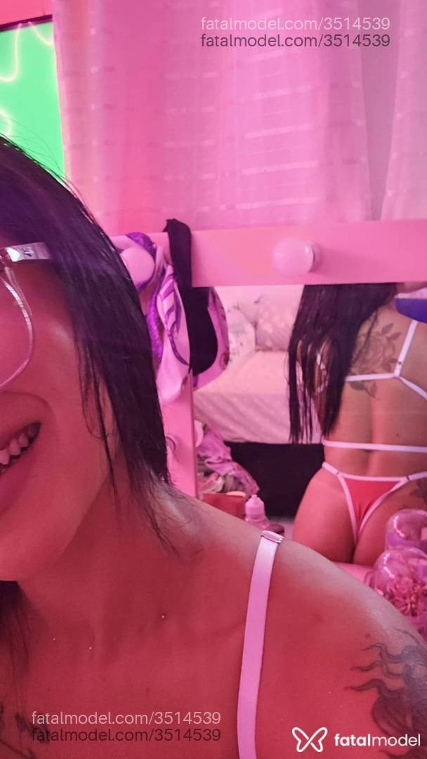 Acompanhante mulher morena (o) de olhos pretos - Jade Lincon