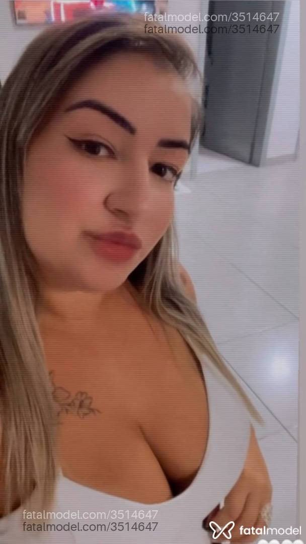 Acompanhante mulher loira (o) de olhos castanhos - Amanda