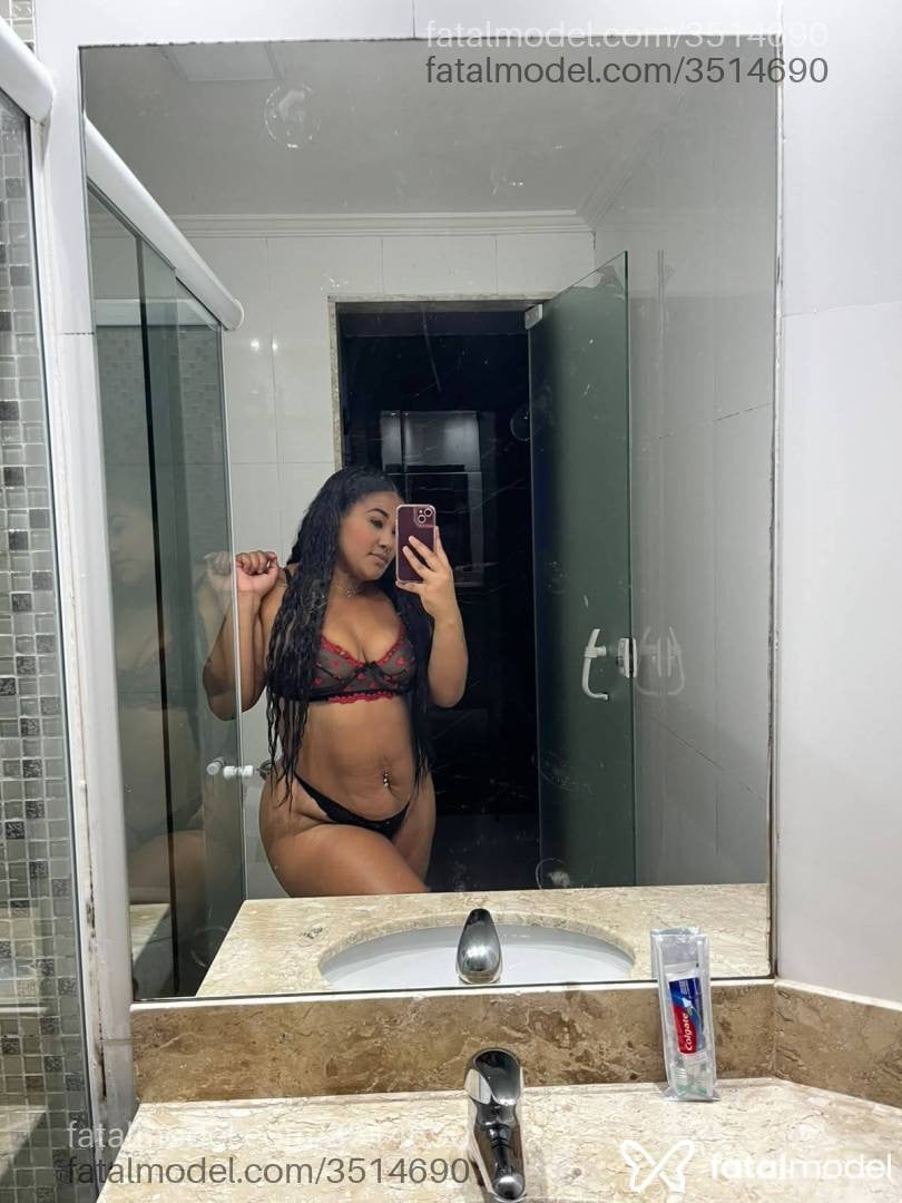 Acompanhante mulher morena (o) de olhos pretos - Vitória
