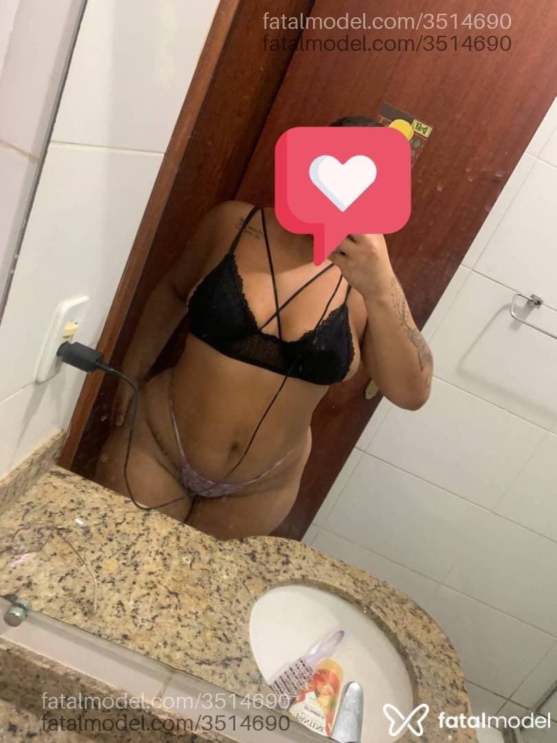 Acompanhante mulher morena (o) de olhos pretos - Carolina