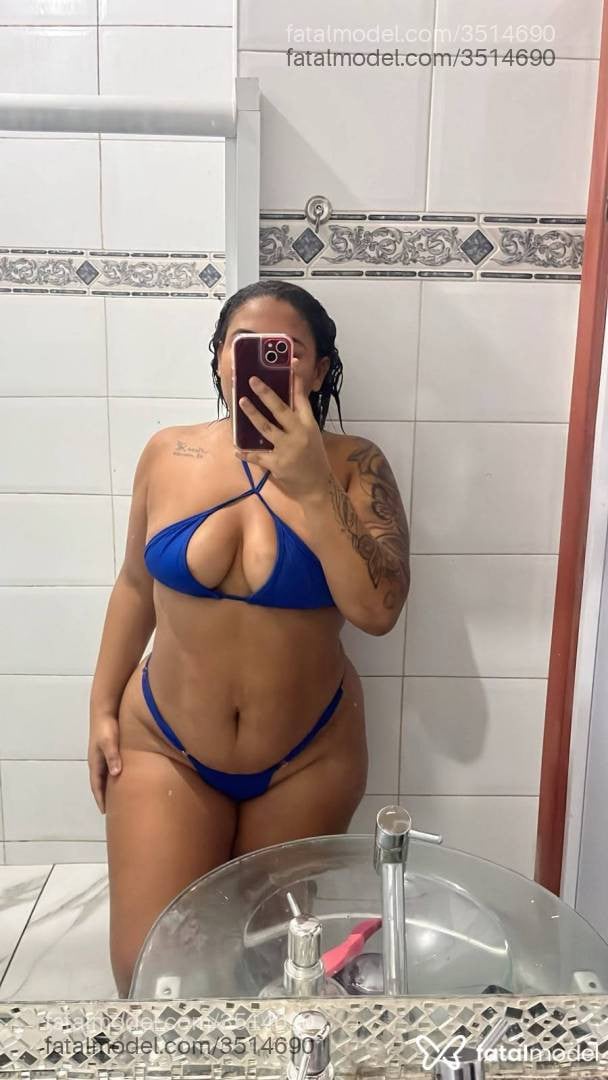 Acompanhante mulher morena (o) de olhos pretos - Carolina