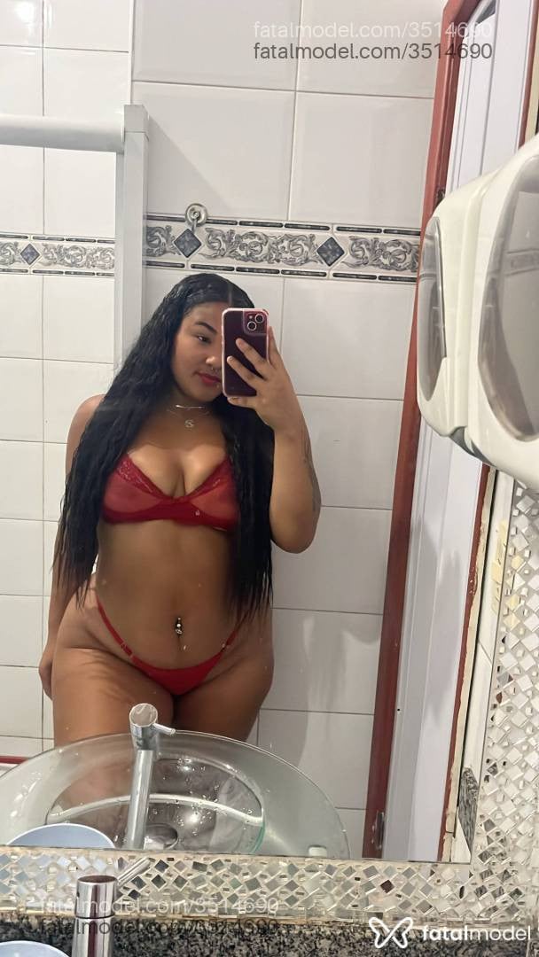 Acompanhante mulher morena (o) de olhos pretos - Carolina
