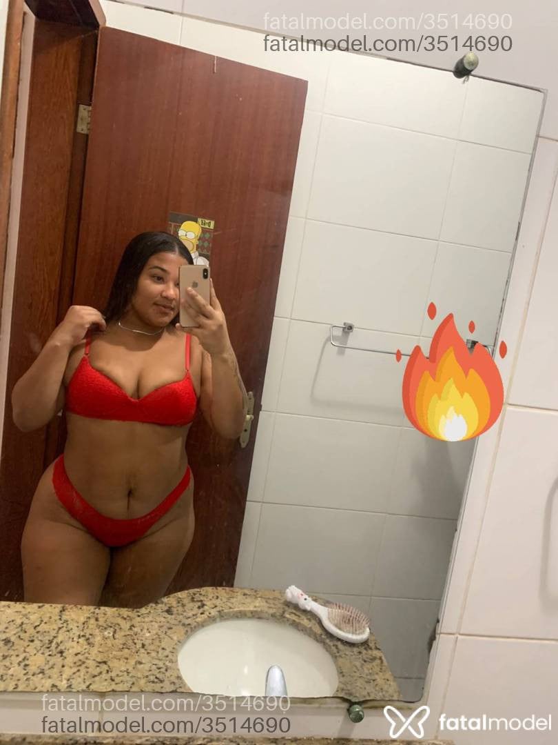 Acompanhante mulher morena (o) de olhos pretos - Carolina