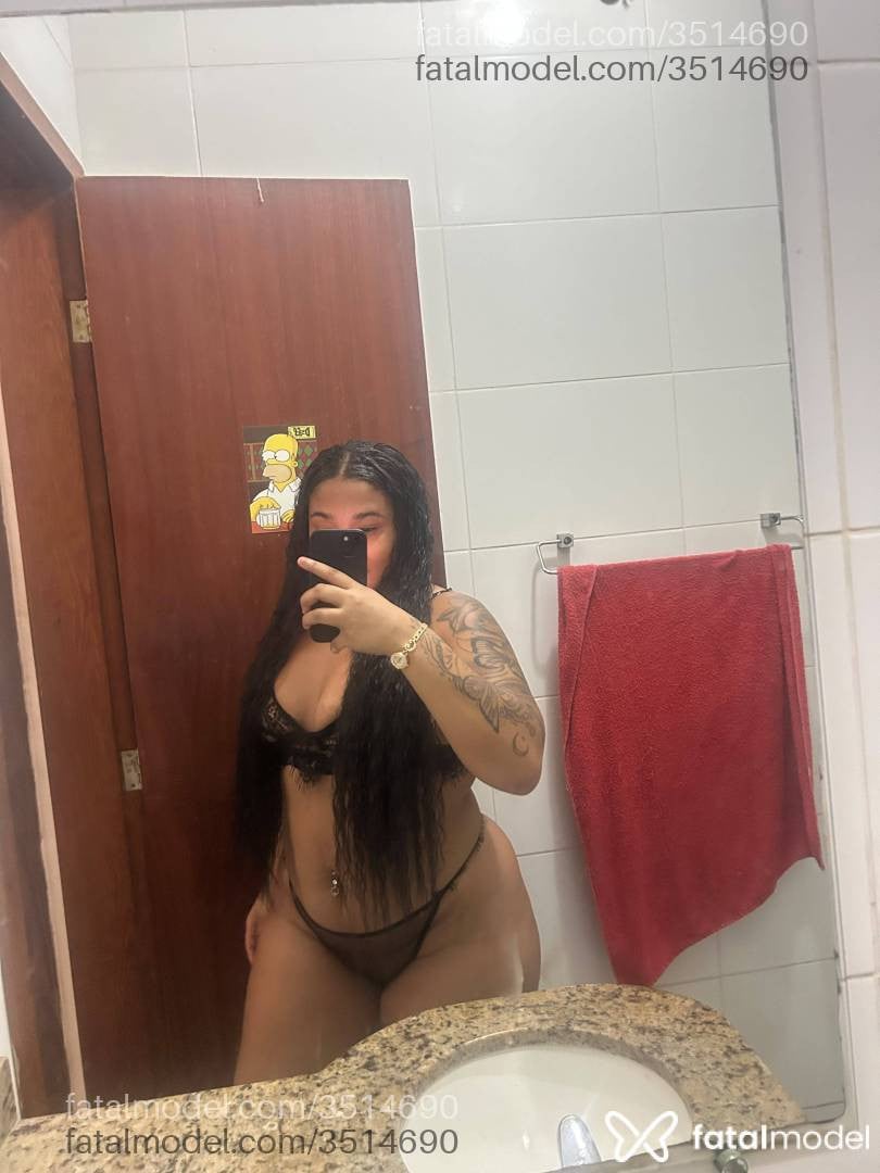 Acompanhante mulher morena (o) de olhos pretos - Carolina
