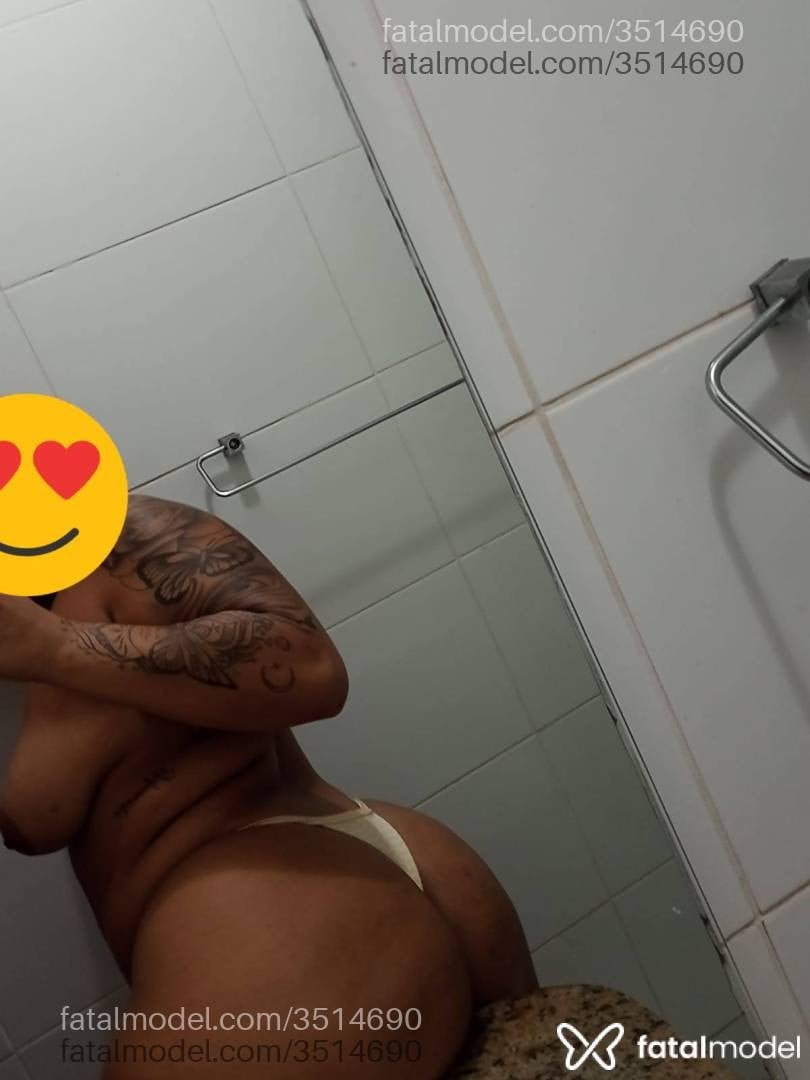 Acompanhante mulher morena (o) de olhos pretos - Carolina