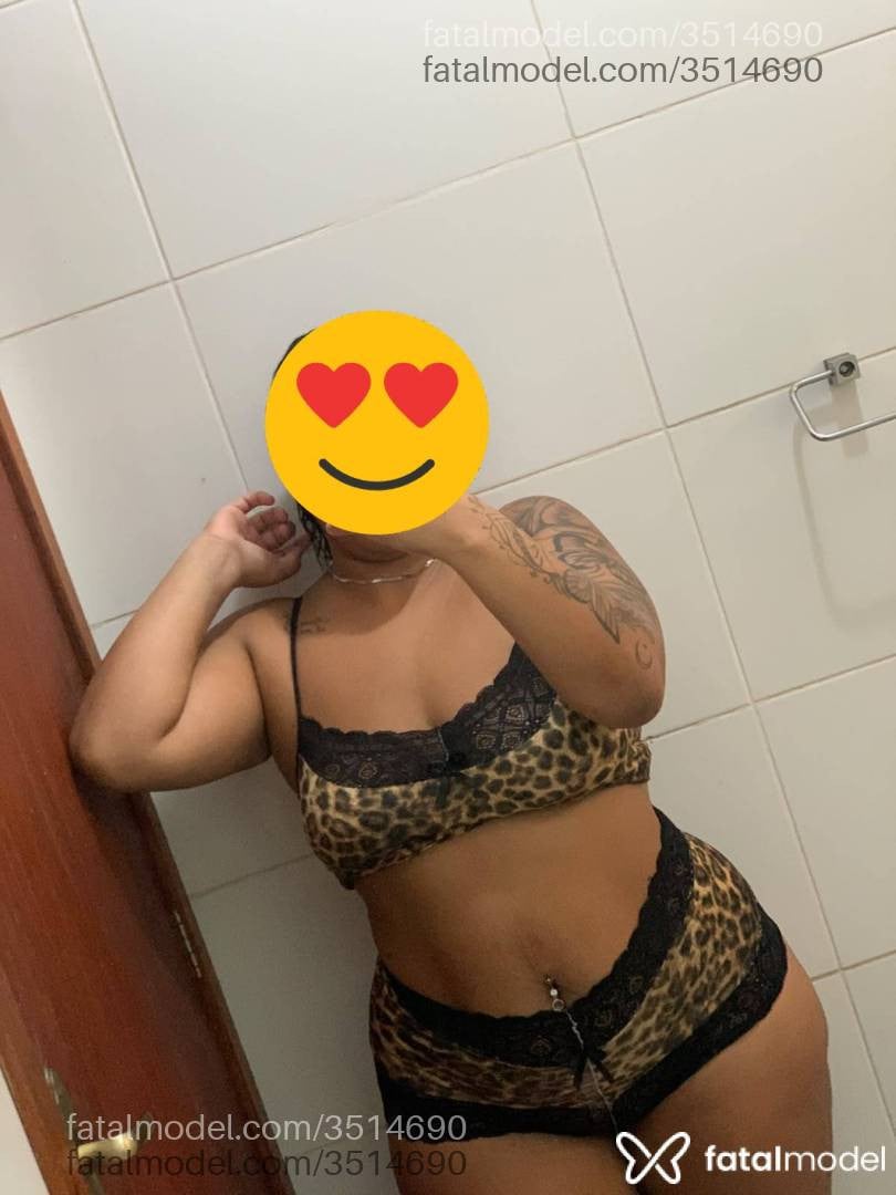 Acompanhante mulher morena (o) de olhos pretos - Carolina