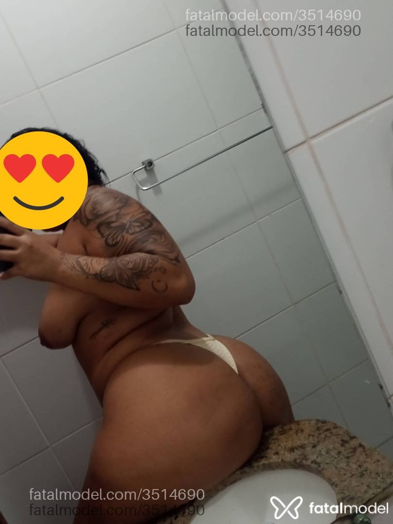 Acompanhante mulher morena (o) de olhos pretos - Carolina