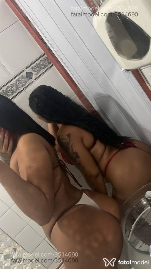 Acompanhante mulher morena (o) de olhos pretos - Carolina