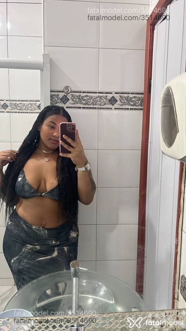 Acompanhante mulher morena (o) de olhos pretos - Carolina