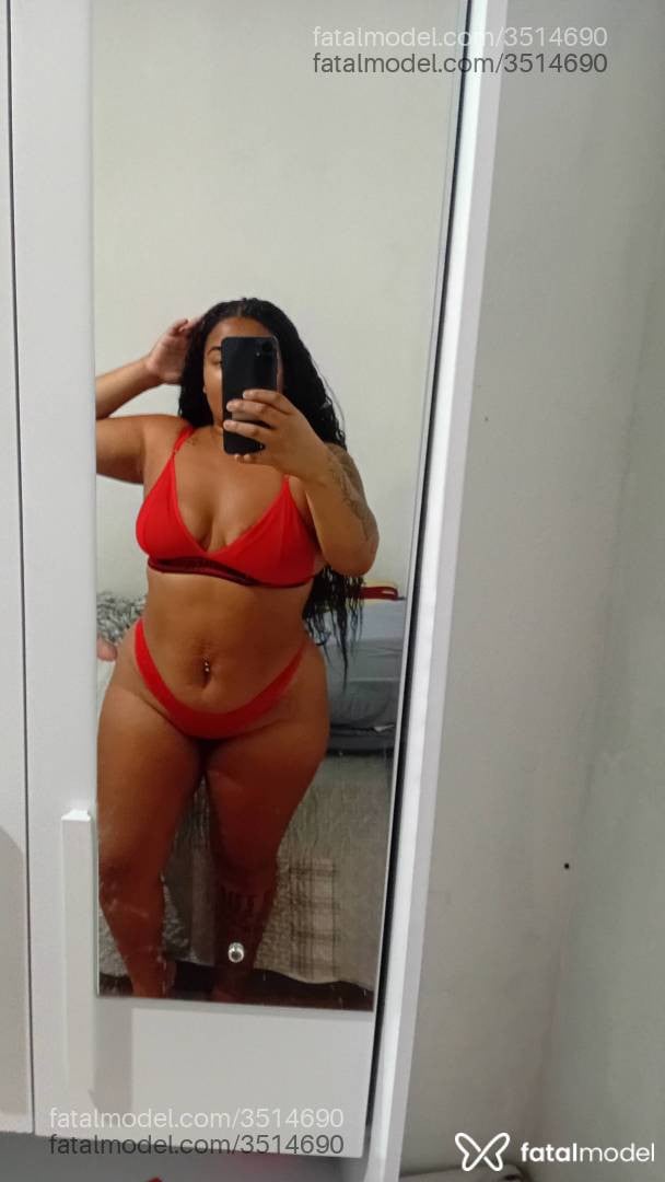 Acompanhante mulher morena (o) de olhos pretos - Carolina