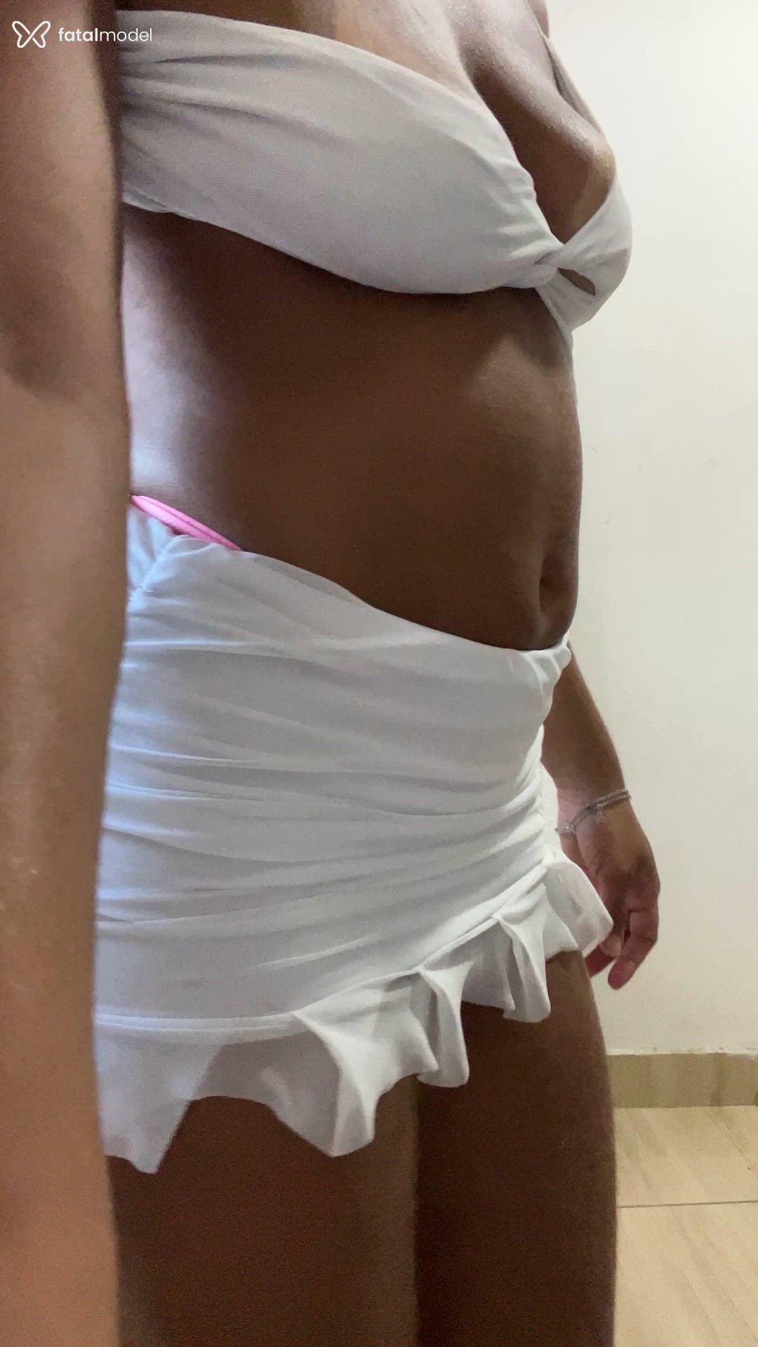 Acompanhante mulher morena (o) de olhos castanhos - Julie Acompanhante mulher morena (o) de olhos castanhos - Julie