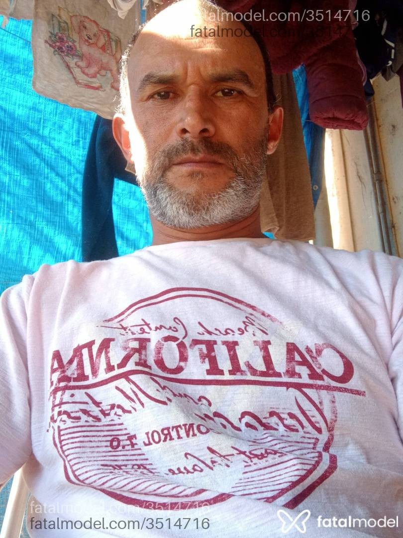 Acompanhante homem com cabelo castanho de olhos castanhos - Coraçãopartido