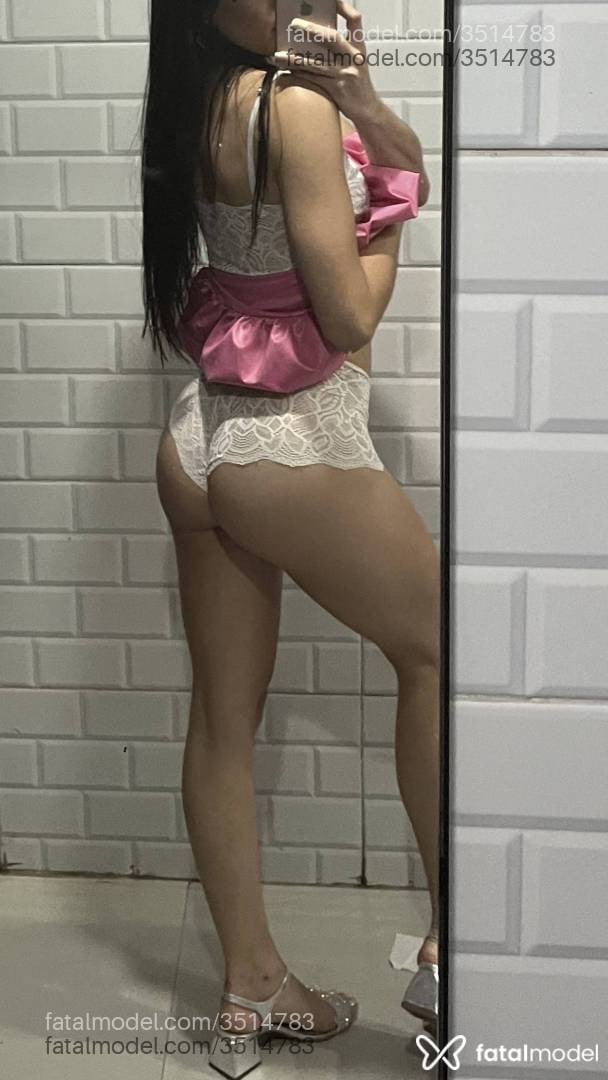 Acompanhante mulher com cabelo castanho de olhos castanhos - Yasmin Ferreira