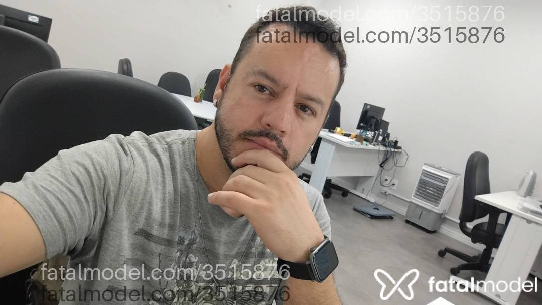 Acompanhante homem com cabelo castanho de olhos castanhos - Rickardo