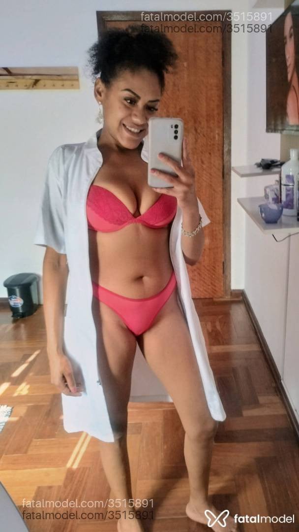 Acompanhante mulher morena (o) de olhos pretos - Ananda