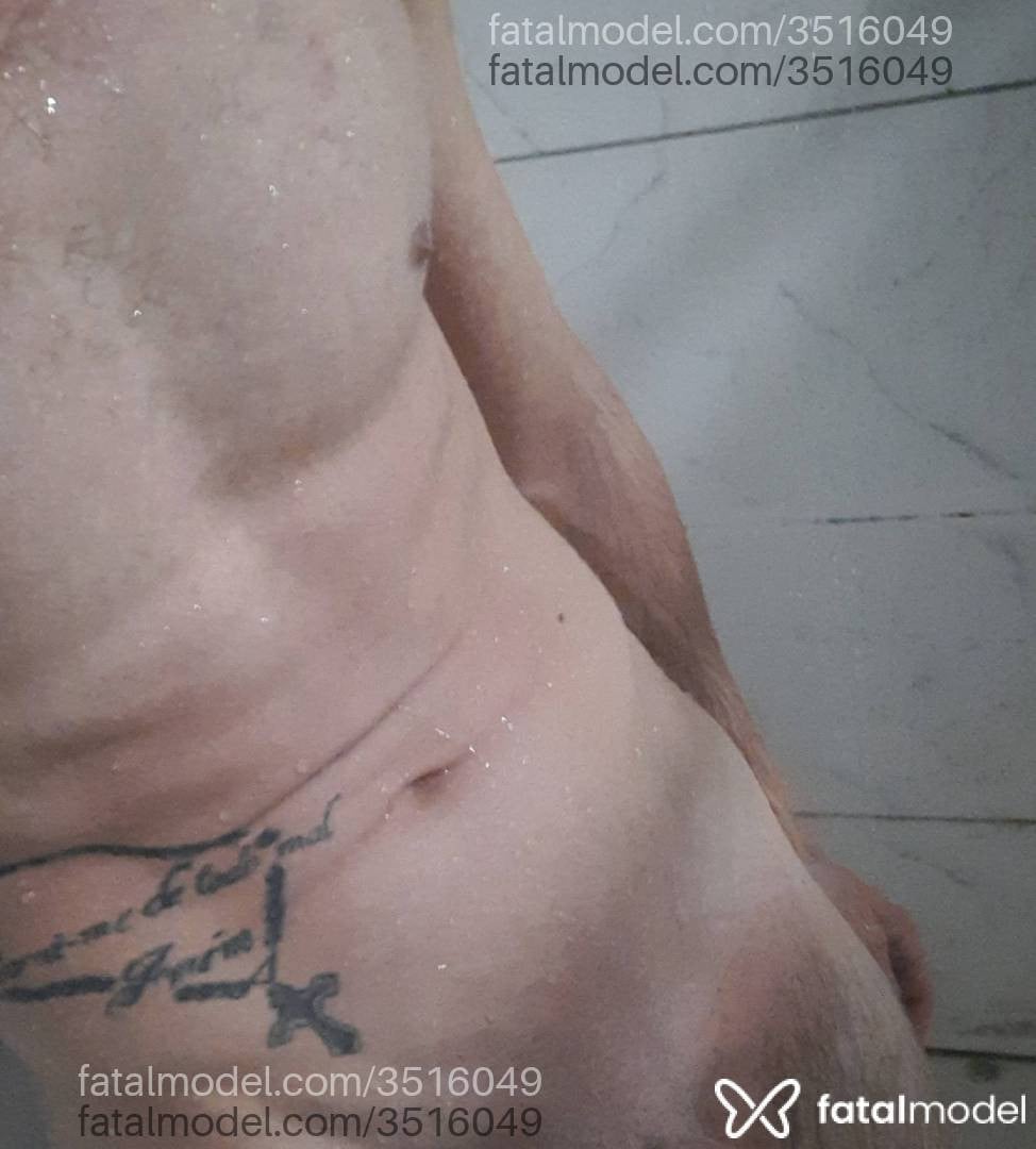 Acompanhante homem com cabelo castanho de olhos castanhos - Matheus