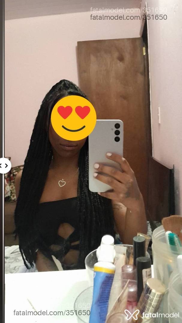 Acompanhante mulher morena (o) de olhos mel - Yara kali