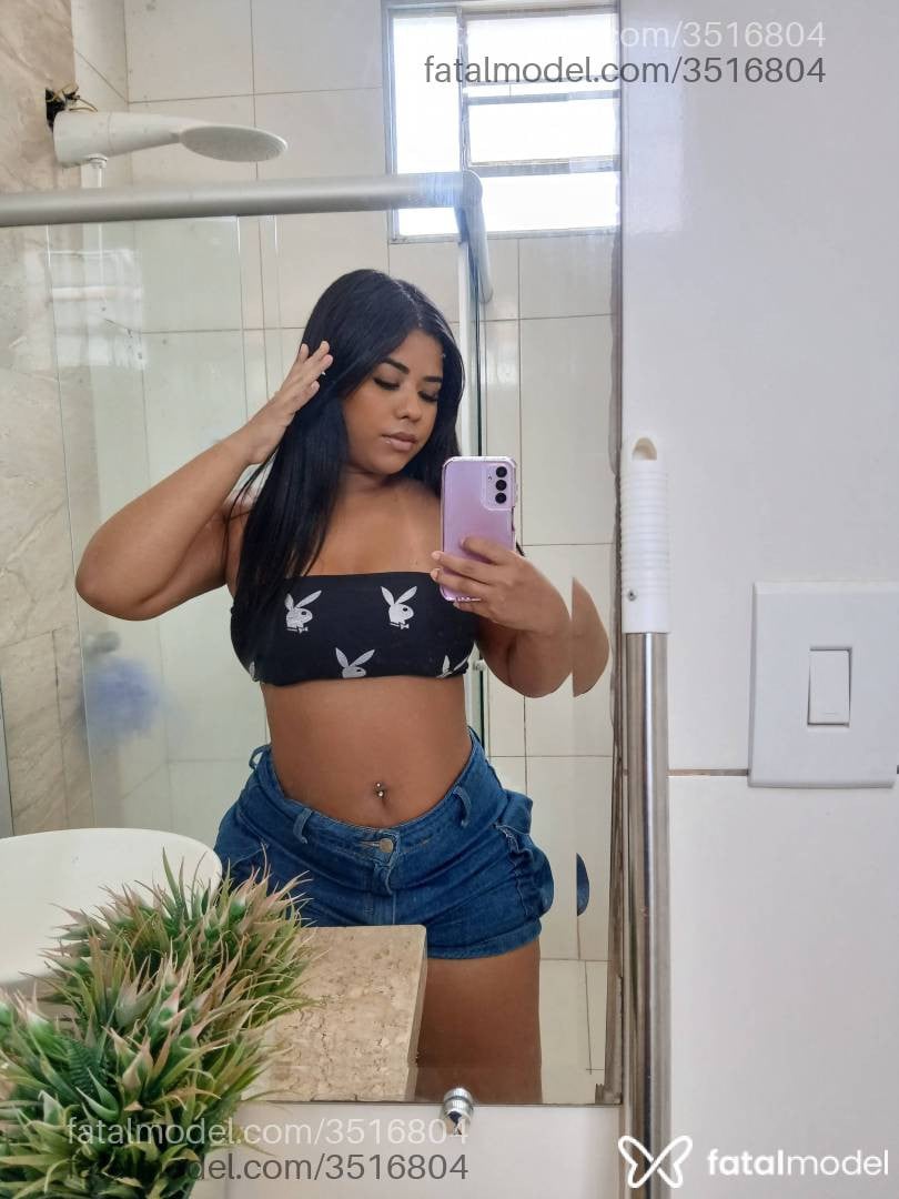 Acompanhante mulher morena (o) de olhos pretos - Isabelle