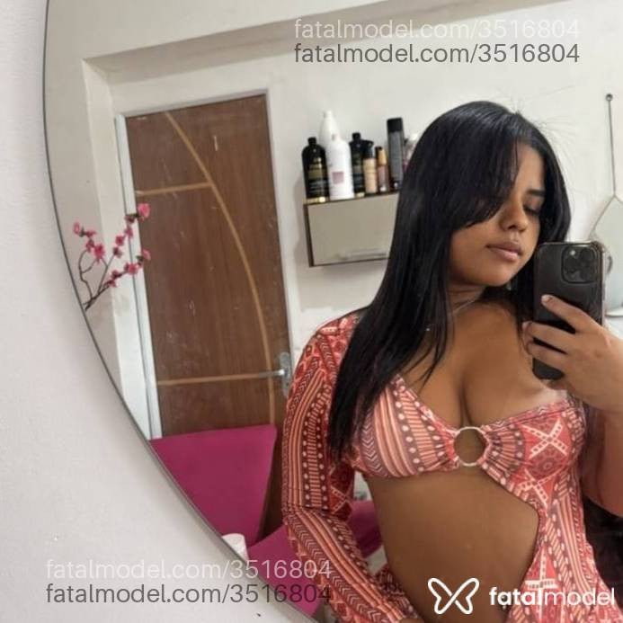 Acompanhante mulher morena (o) de olhos pretos - Isabelle