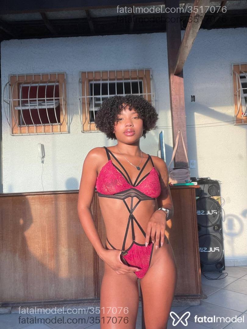 Acompanhante mulher morena (o) de olhos castanhos - Camila