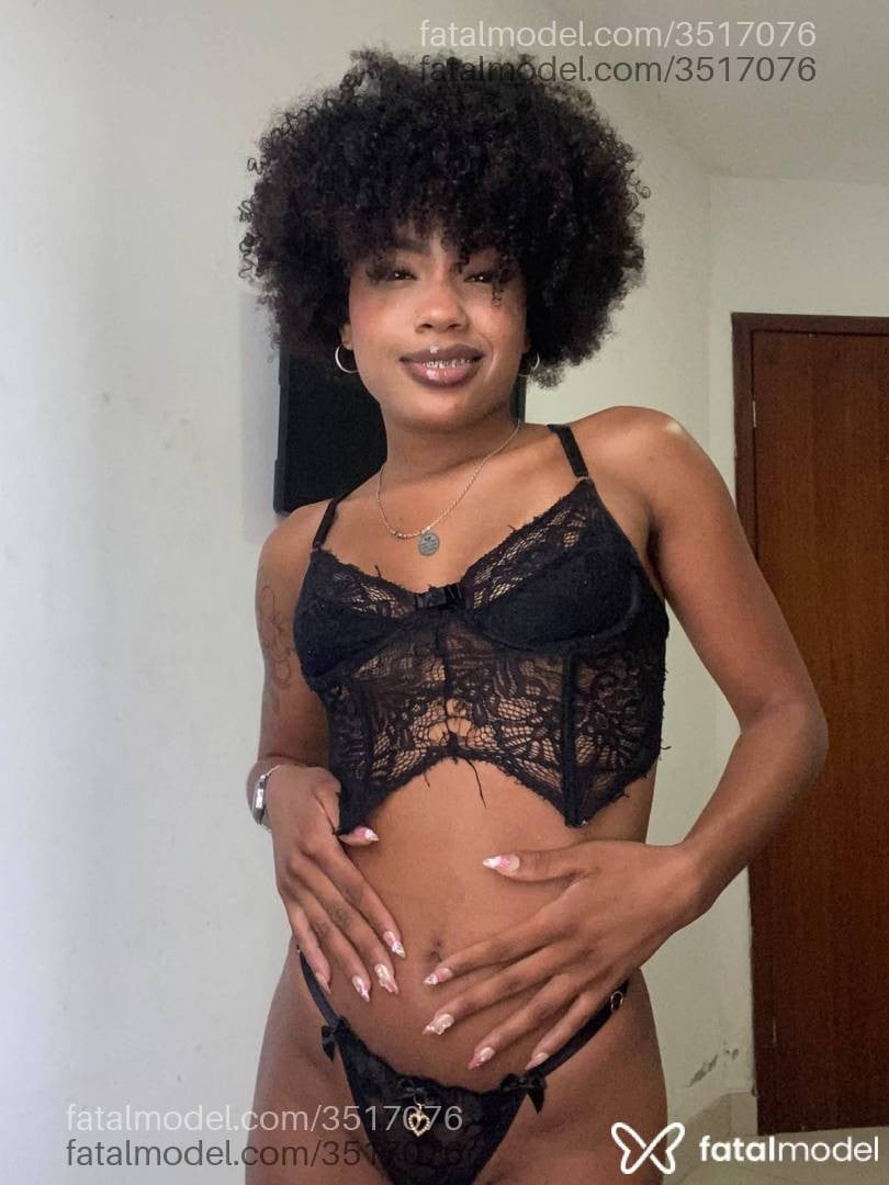Acompanhante mulher morena (o) de olhos castanhos - Mallory