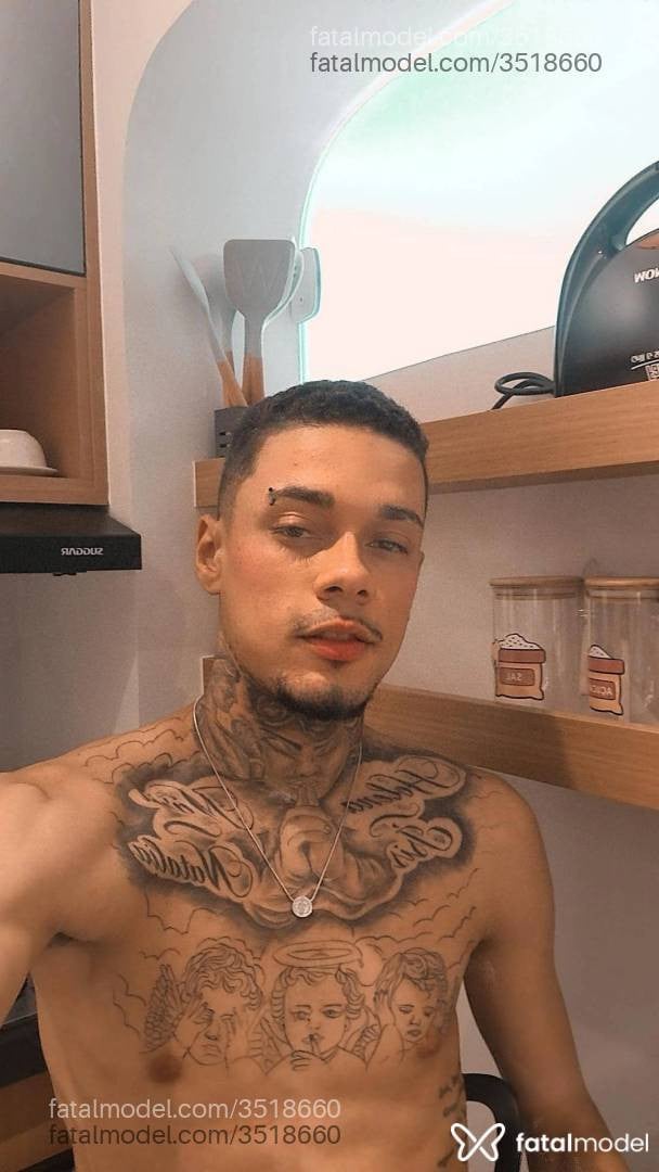 Acompanhante homem com cabelo castanho de olhos castanhos - Pedro Mota