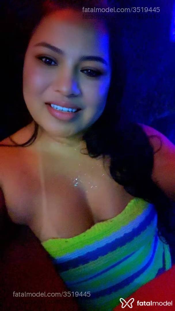 Acompanhante mulher morena (o) de olhos pretos - Allyne