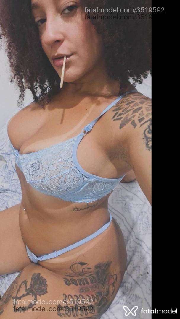 Acompanhante mulher morena (o) de olhos pretos - Lola Garcia
