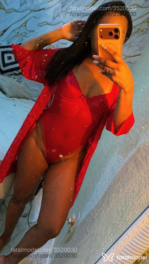 Acompanhante mulher morena (o) de olhos castanhos - Liz Bequer