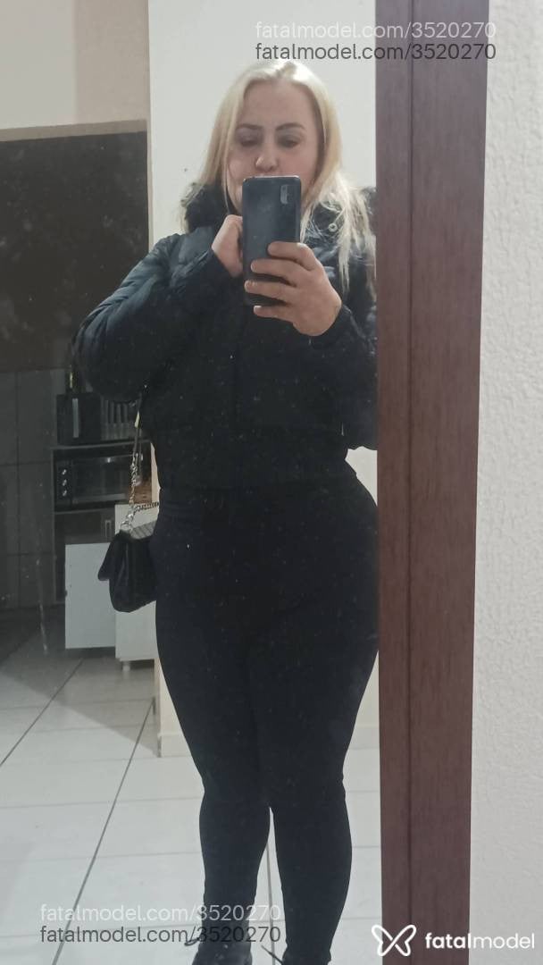 Acompanhante mulher loira (o) de olhos castanhos - Luana