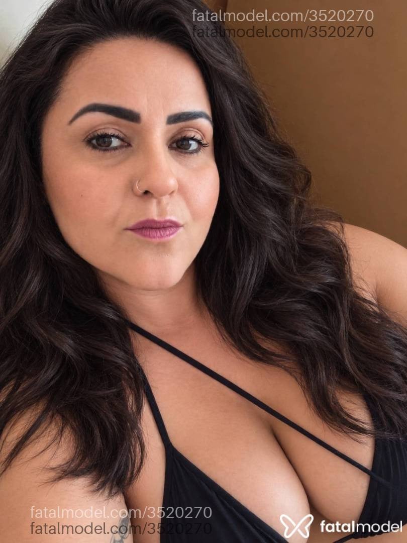 Acompanhante mulher loira (o) de olhos castanhos - Luana