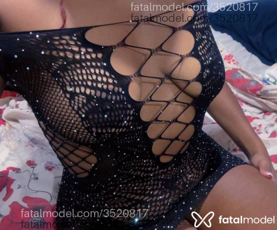 Acompanhante mulher com cabelo colorido de olhos castanhos - Leona Ferraz