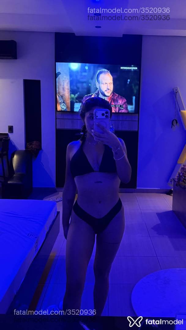 Acompanhante mulher com cabelo castanho de olhos castanhos - Nabi