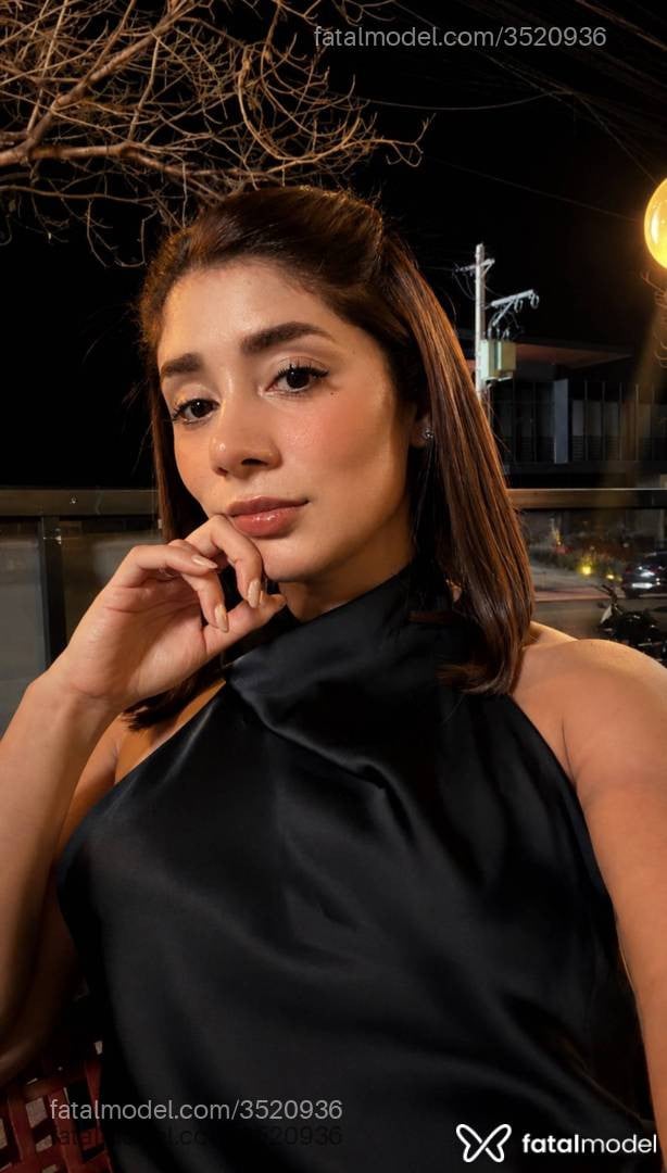 Acompanhante mulher com cabelo castanho de olhos castanhos - Nabi