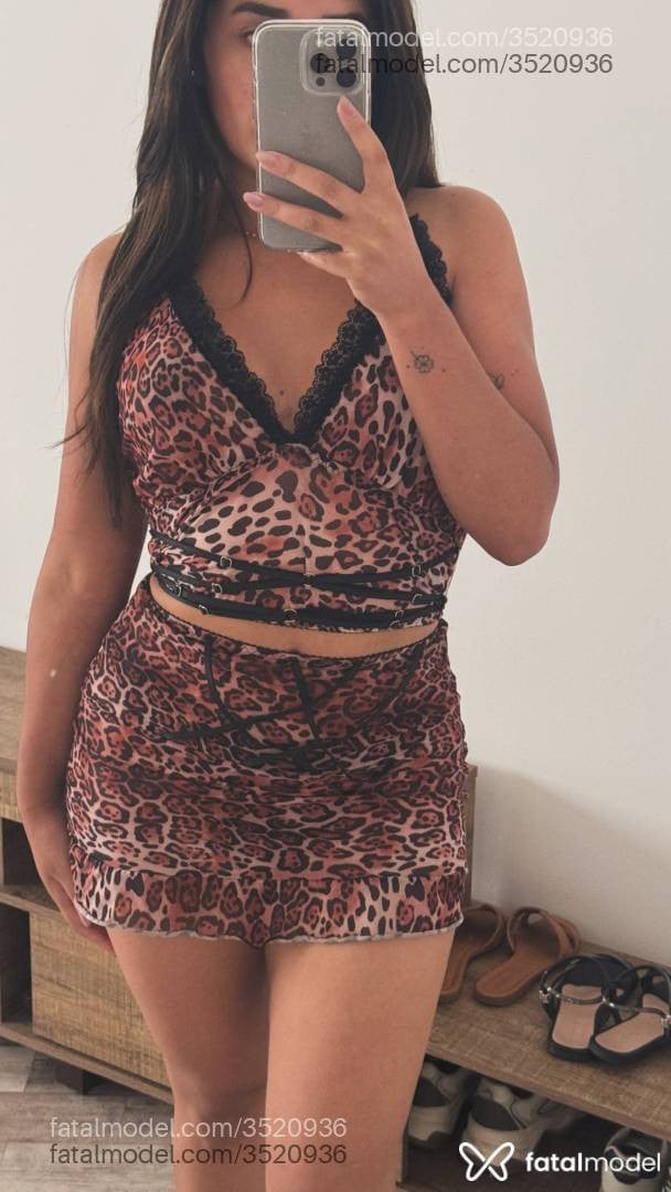 Acompanhante mulher com cabelo castanho de olhos castanhos - Nabi