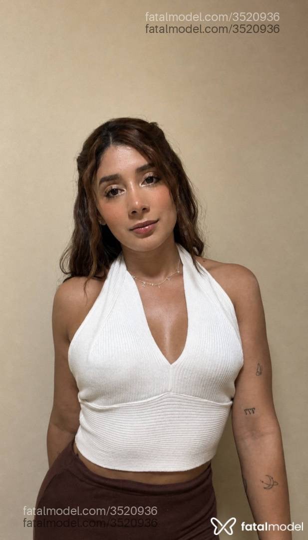 Acompanhante mulher com cabelo castanho de olhos castanhos - Nabi