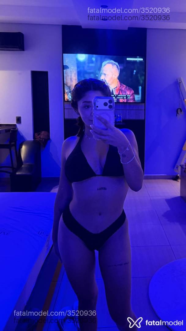 Acompanhante mulher com cabelo castanho de olhos castanhos - Nabi