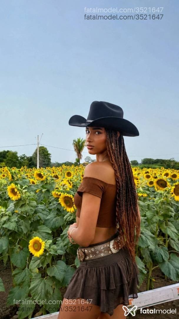 Acompanhante mulher trans morena (o) de olhos castanhos - Agatha Nunes