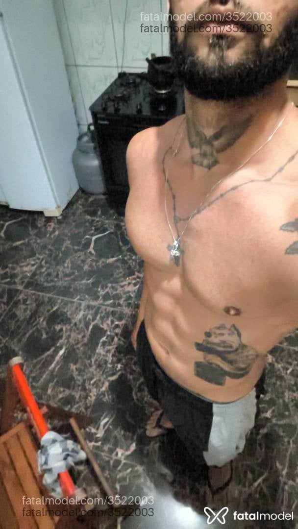 Acompanhante homem com cabelo castanho de olhos castanhos - Dmelo