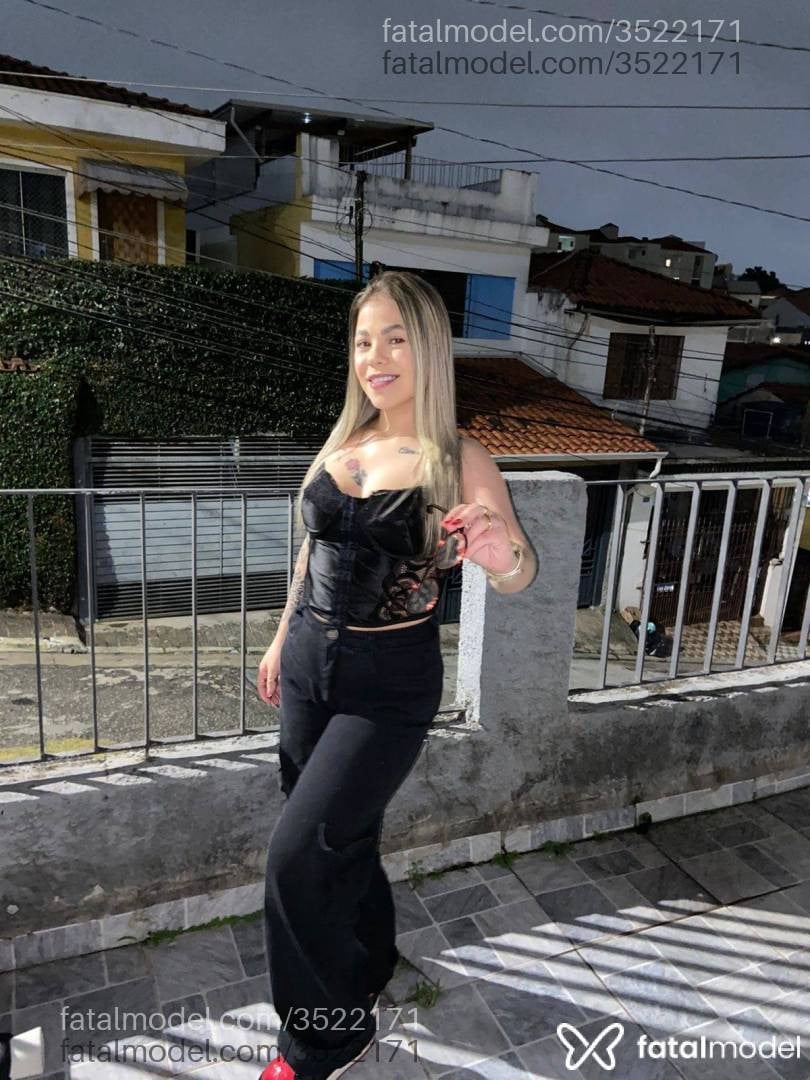 Acompanhante mulher loira (o) de olhos verdes - Rayane Santos