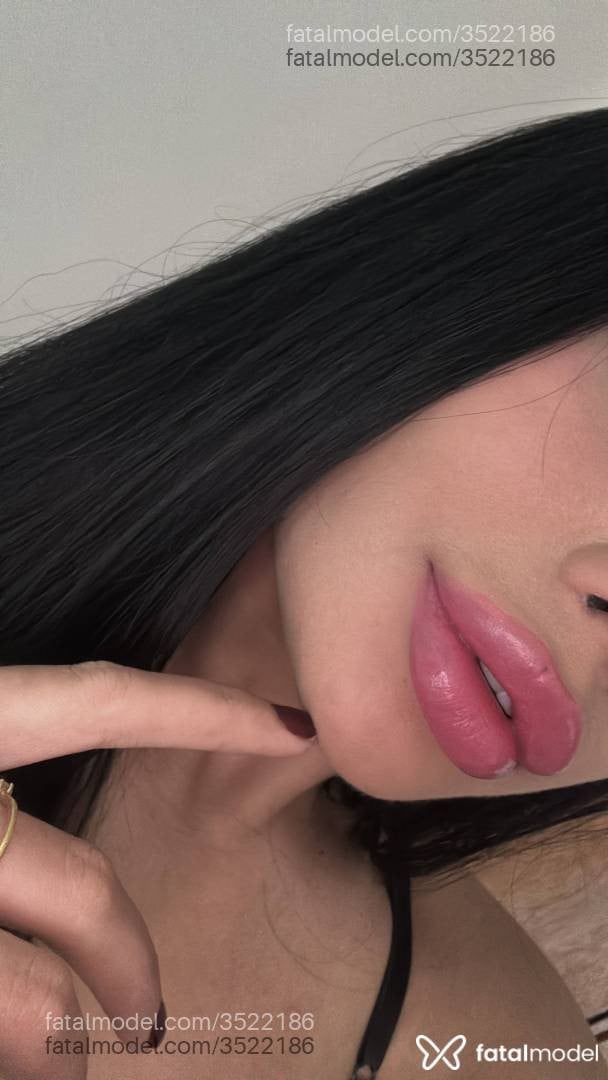 Acompanhante mulher morena (o) de olhos castanhos - Luana Scherer