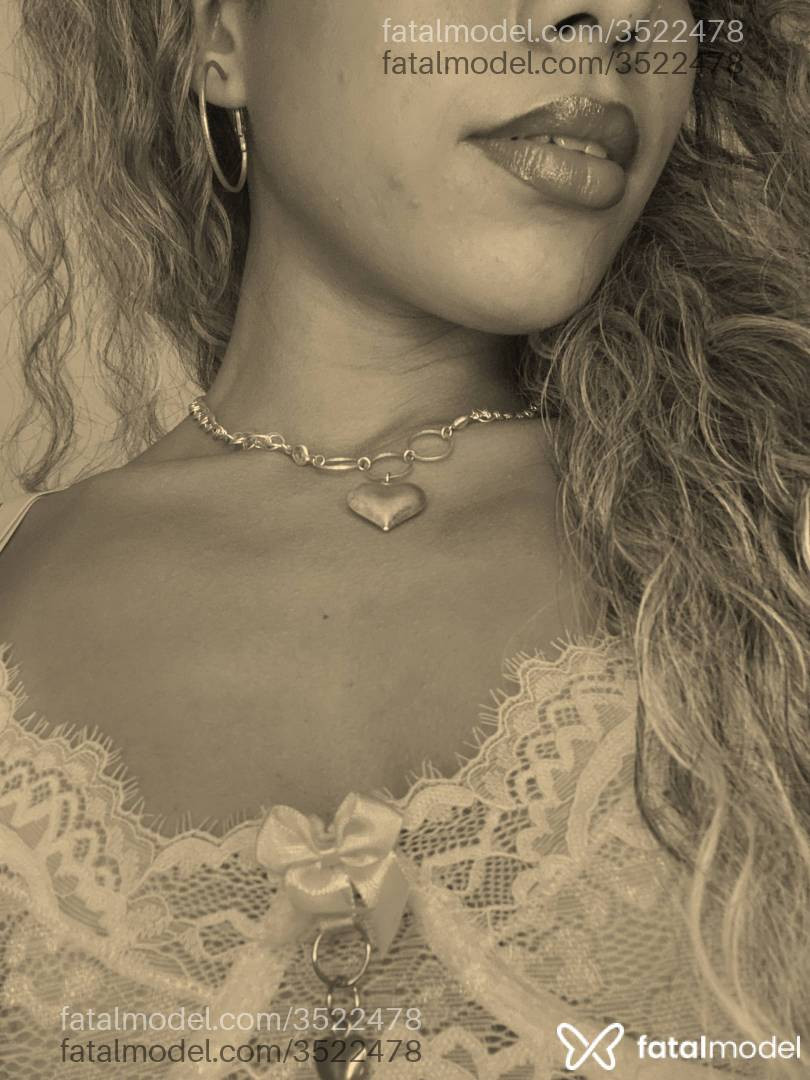 Acompanhante mulher morena (o) de olhos castanhos - Estrela