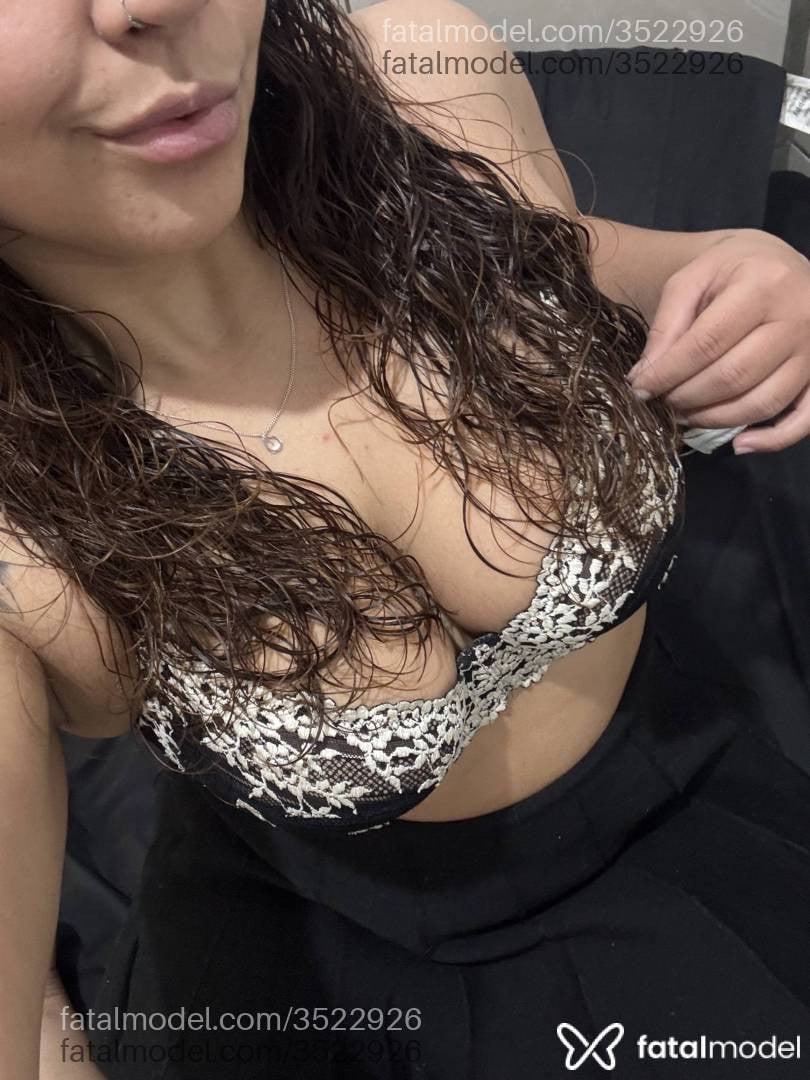 Acompanhante mulher morena (o) de olhos mel - Stefani