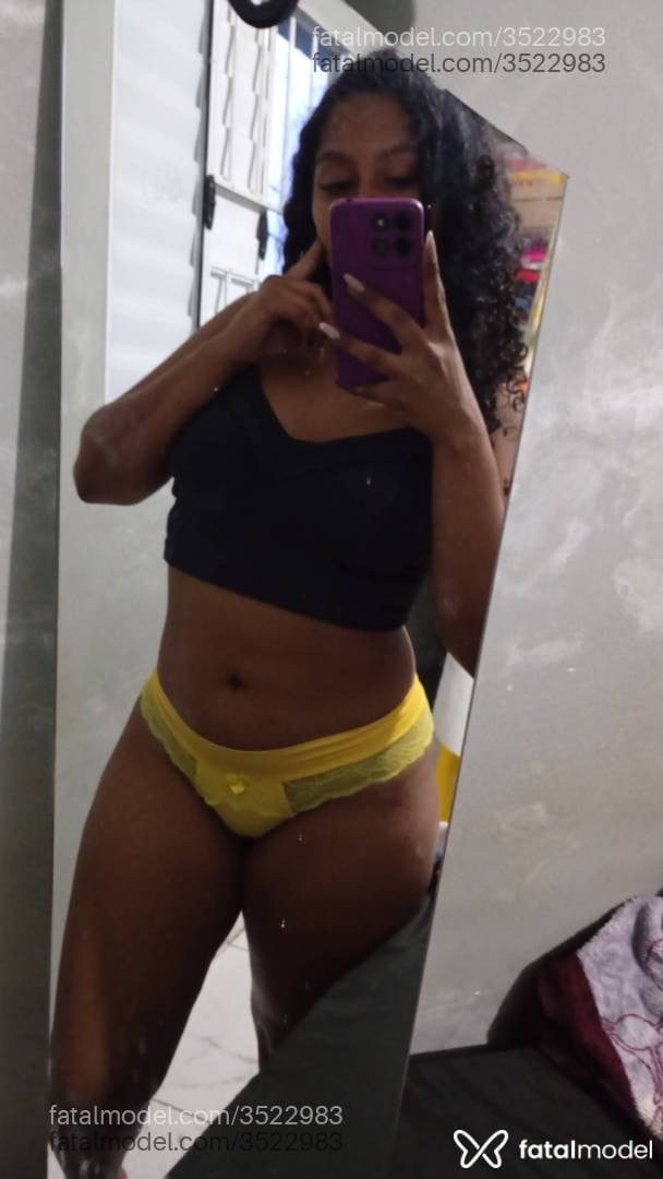 Acompanhante mulher morena (o) de olhos pretos - Clara