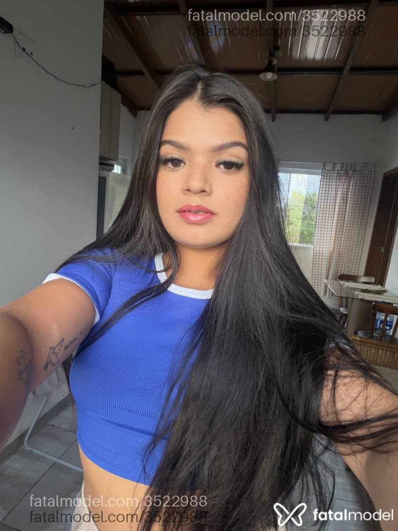 Acompanhante mulher com cabelo castanho de olhos castanhos - Luara