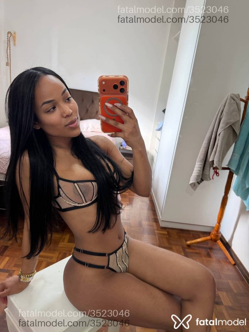 Acompanhante mulher morena (o) de olhos pretos - Rafaela