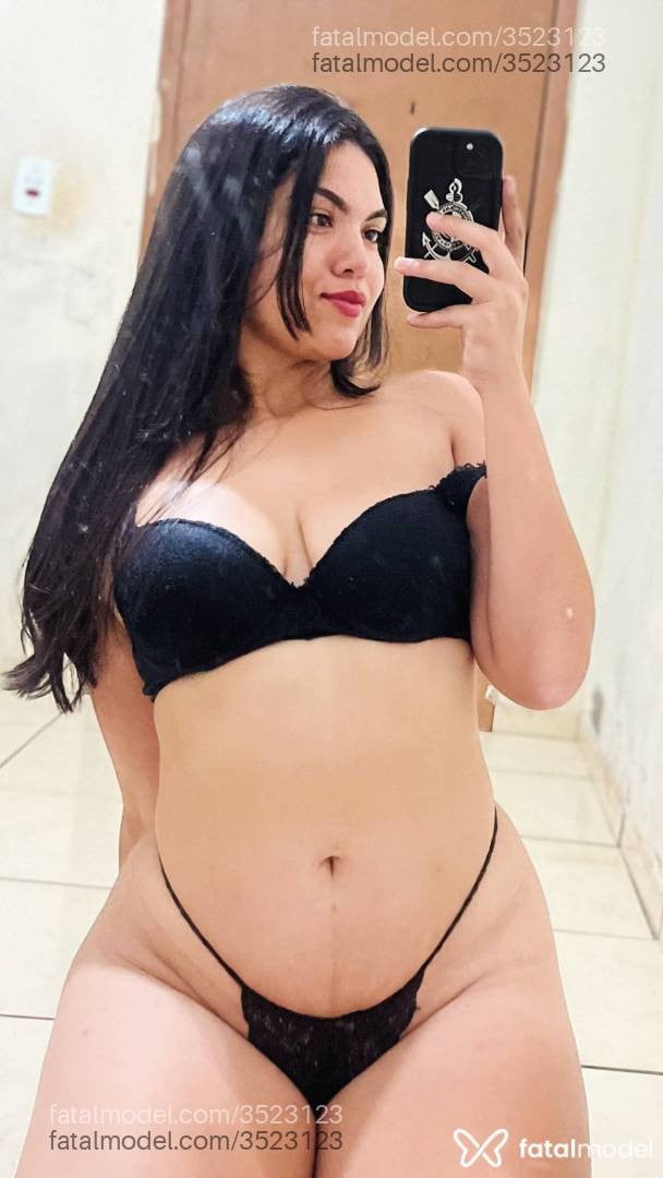 Acompanhante mulher morena (o) de olhos castanhos - Natty