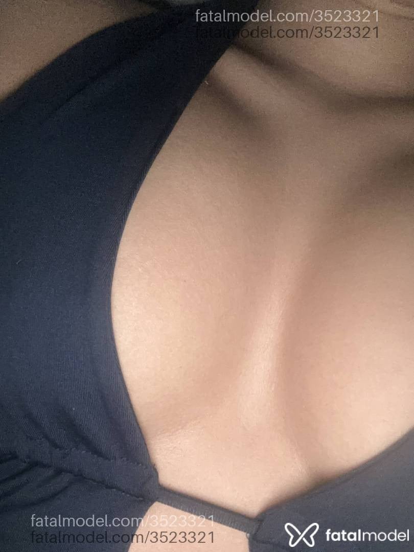Acompanhante mulher morena (o) de olhos pretos - Yohana