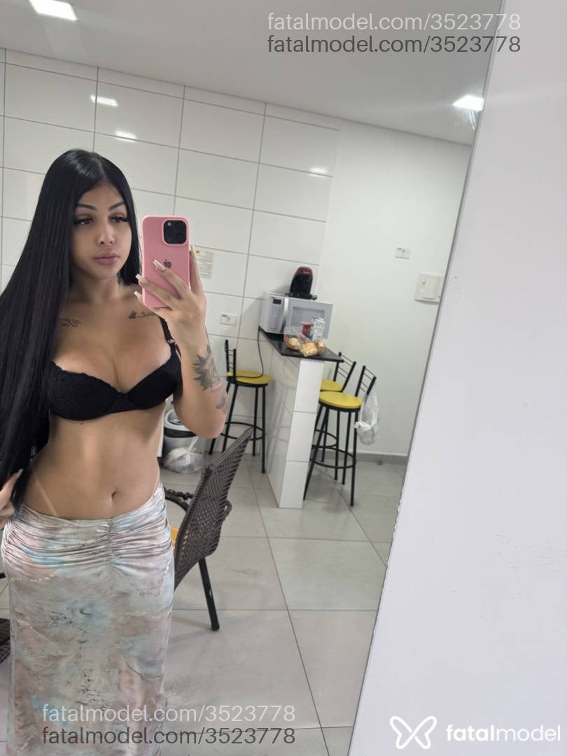Acompanhante mulher trans morena (o) de olhos castanhos - Júlia Matias